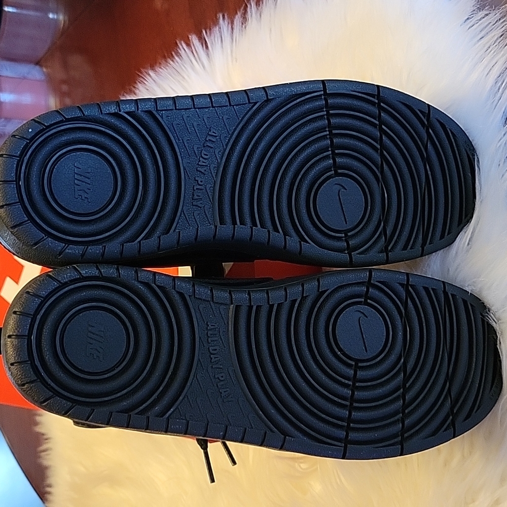 Nike Sneakers - Picture 4 of 7